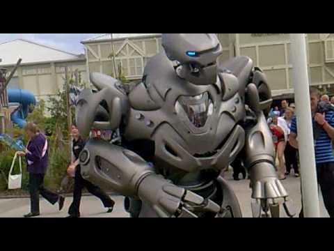 Titan the Robot punches drunk guy. Butlins Bognor 2010.